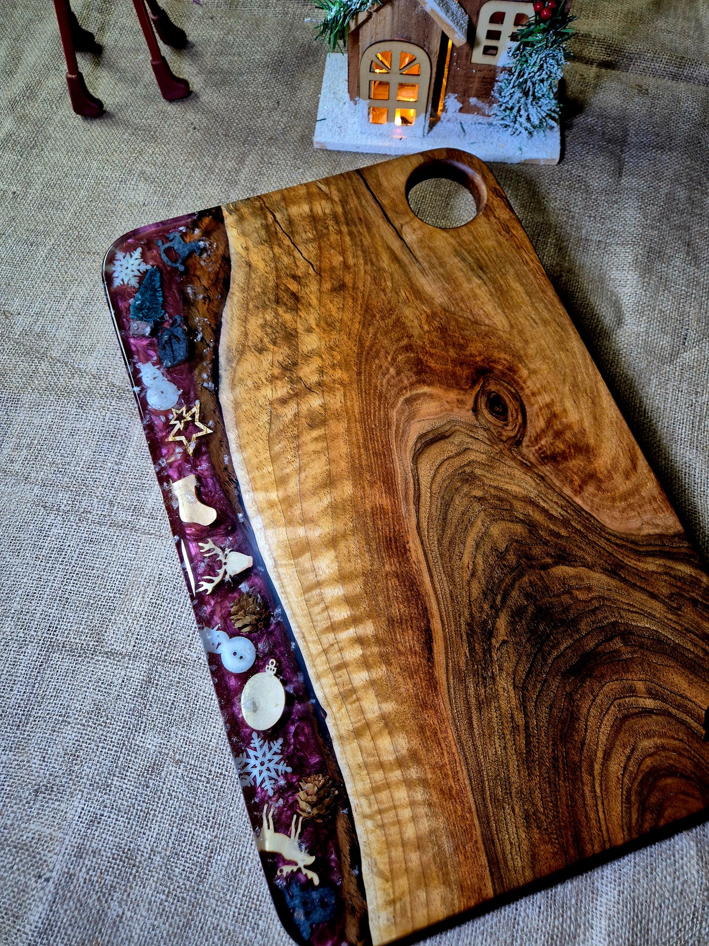 Platou pentru servit din lemn de nuc și rășină epoxidică