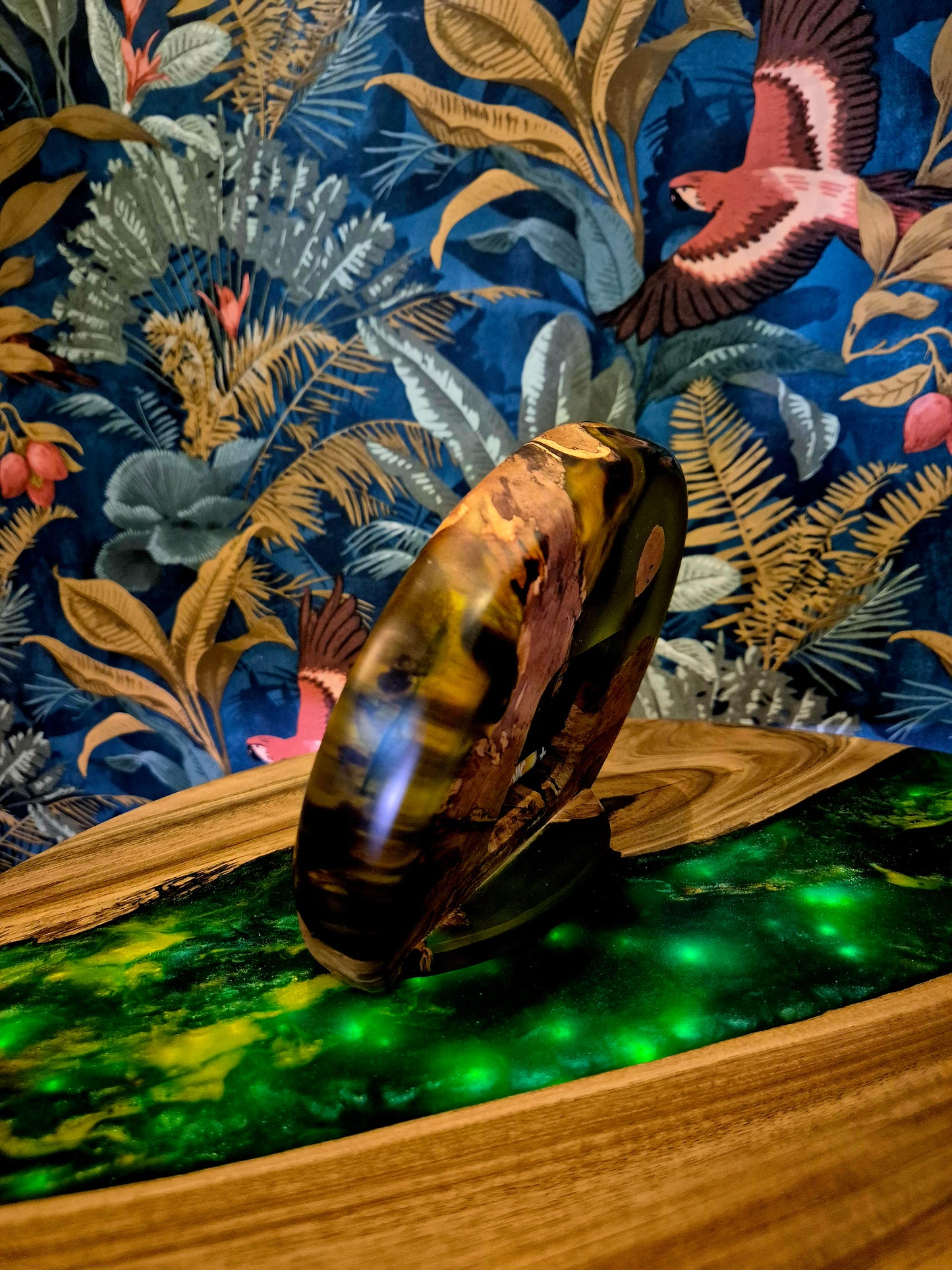 Ceas de birou din lemn recuperat si rasina epoxidică