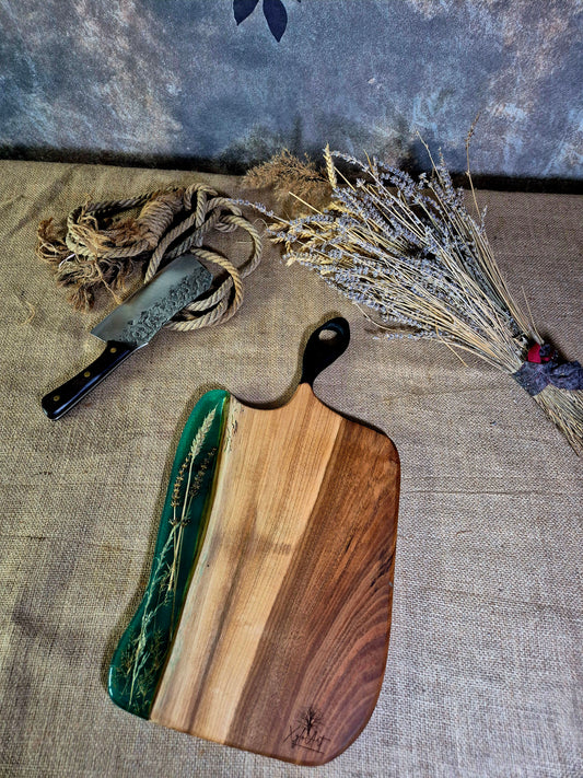 Platou pentru servit din lemn de nuc și rășină epoxidică